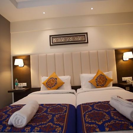 Hotel Ganpat Grand à Palni Extérieur photo