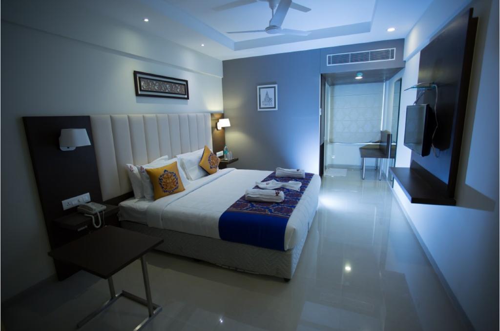 Hotel Ganpat Grand à Palni Extérieur photo