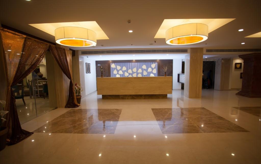 Hotel Ganpat Grand à Palni Extérieur photo