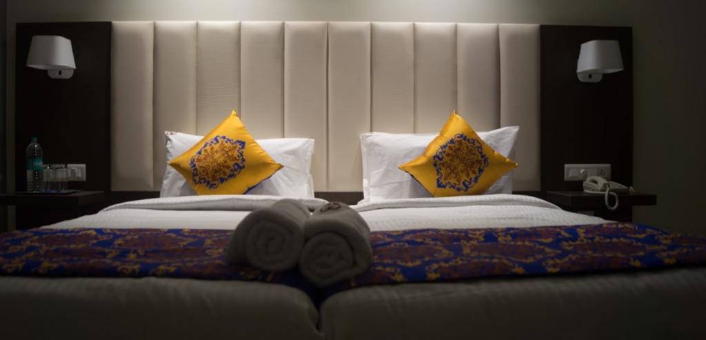 Hotel Ganpat Grand à Palni Extérieur photo