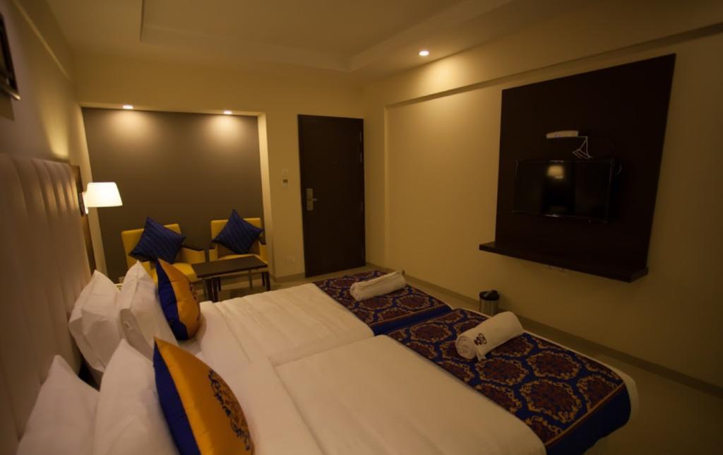 Hotel Ganpat Grand à Palni Extérieur photo