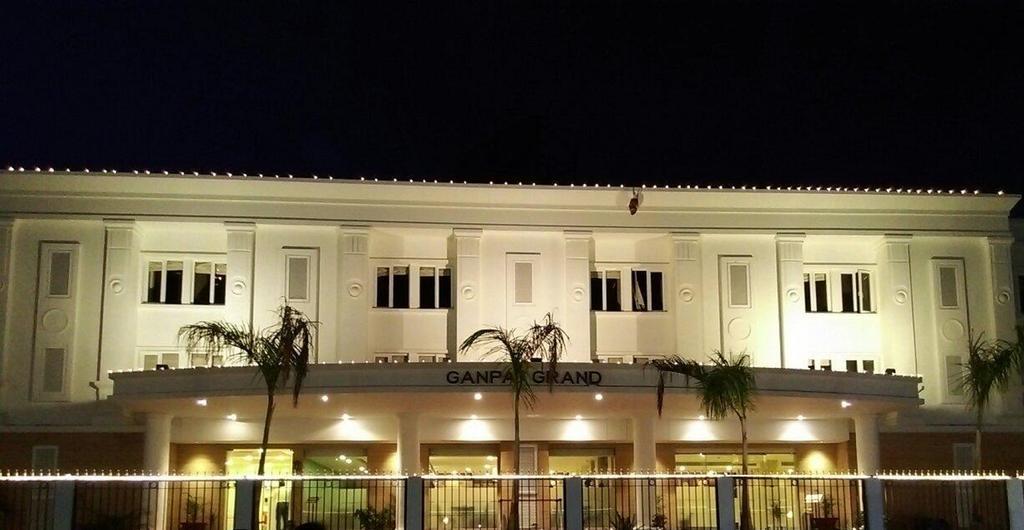 Hotel Ganpat Grand à Palni Extérieur photo
