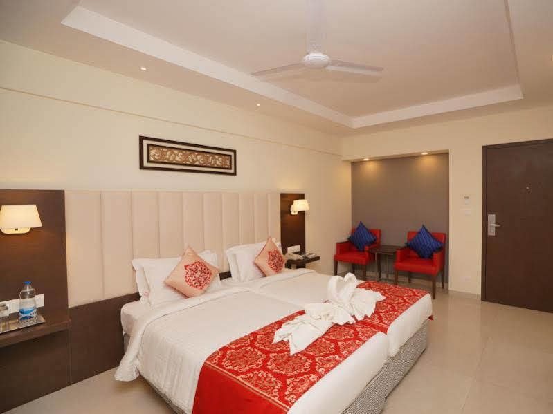Hotel Ganpat Grand à Palni Extérieur photo