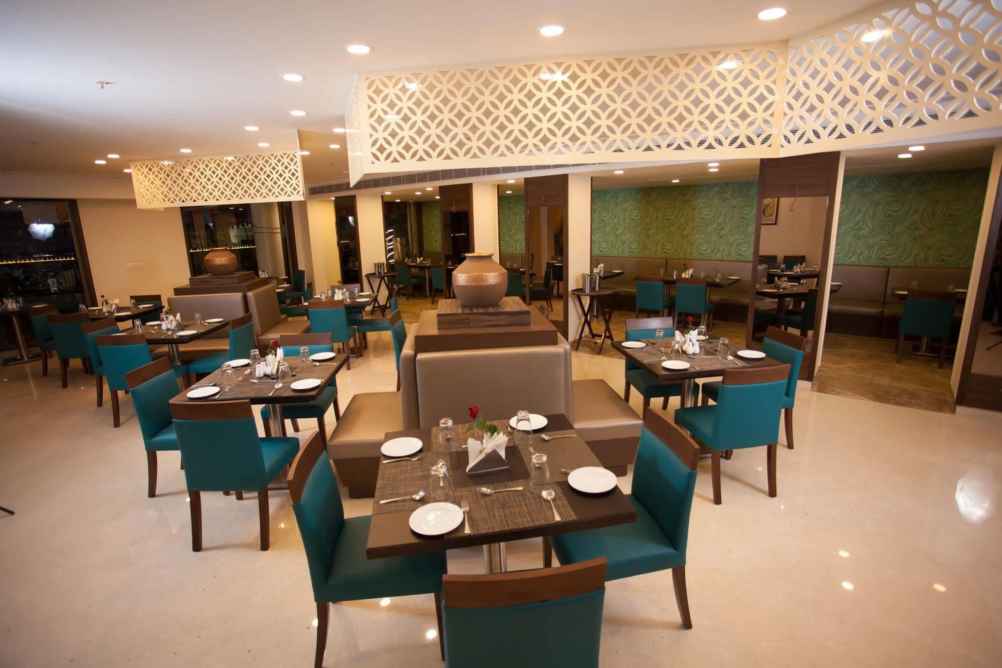 Hotel Ganpat Grand à Palni Extérieur photo