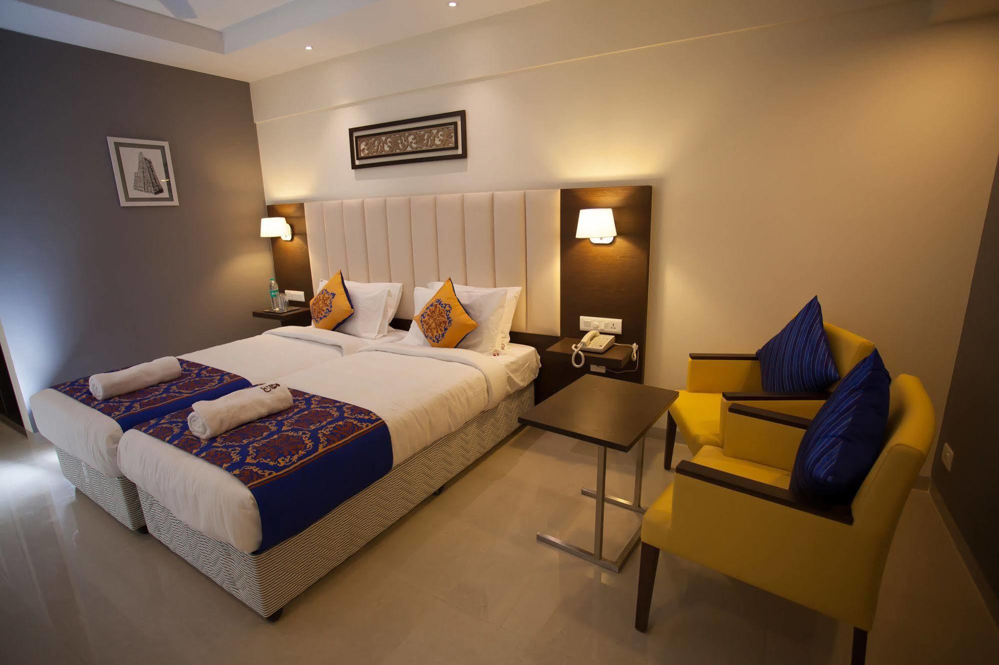 Hotel Ganpat Grand à Palni Extérieur photo