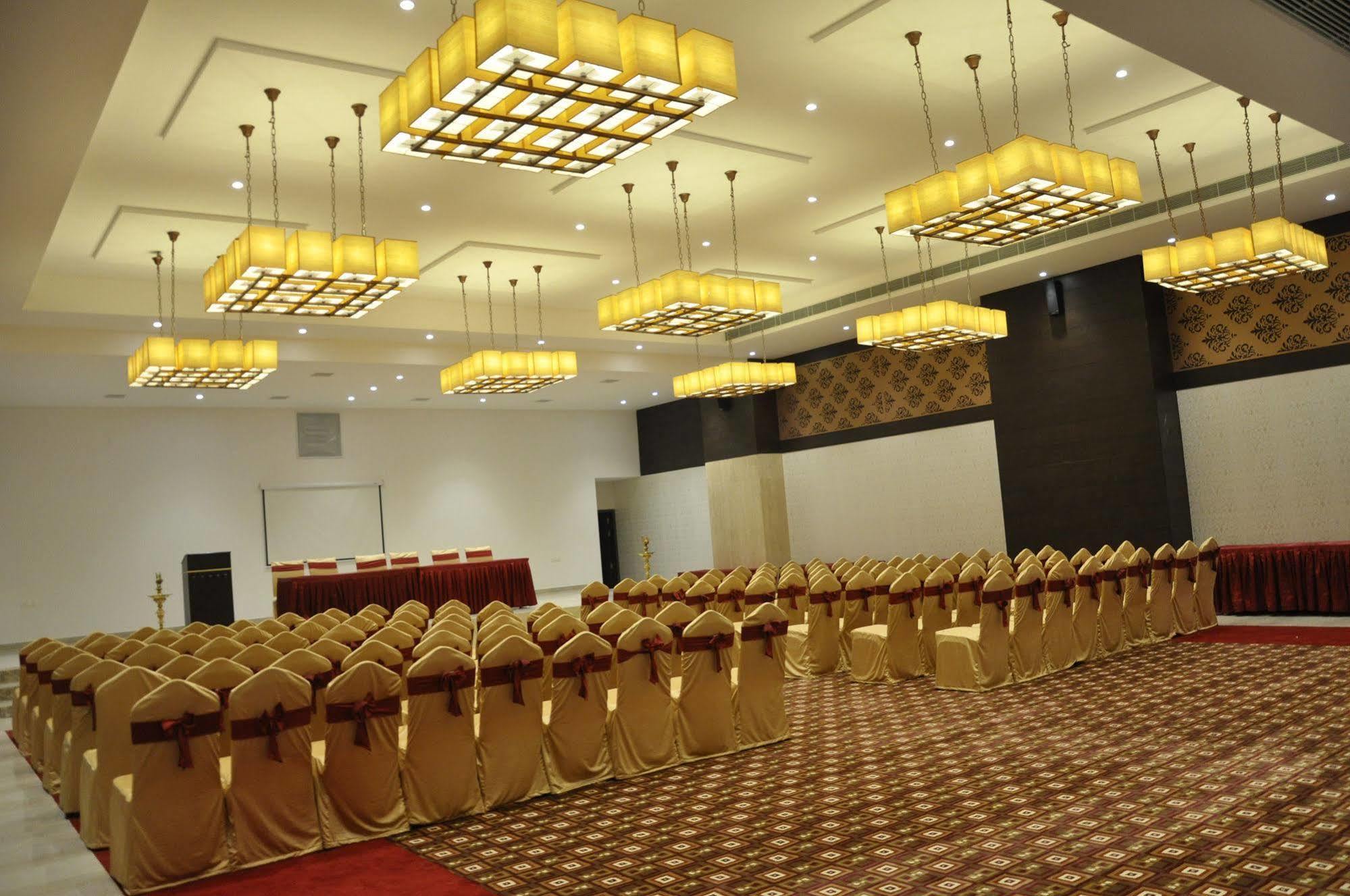 Hotel Ganpat Grand à Palni Extérieur photo
